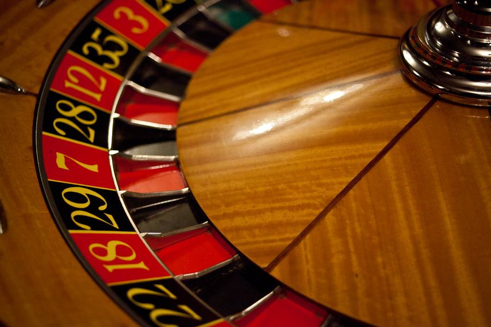 Roda roulette di meja kasino